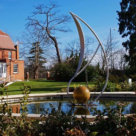 The Pinewood Hotel Slough Buitenkant foto