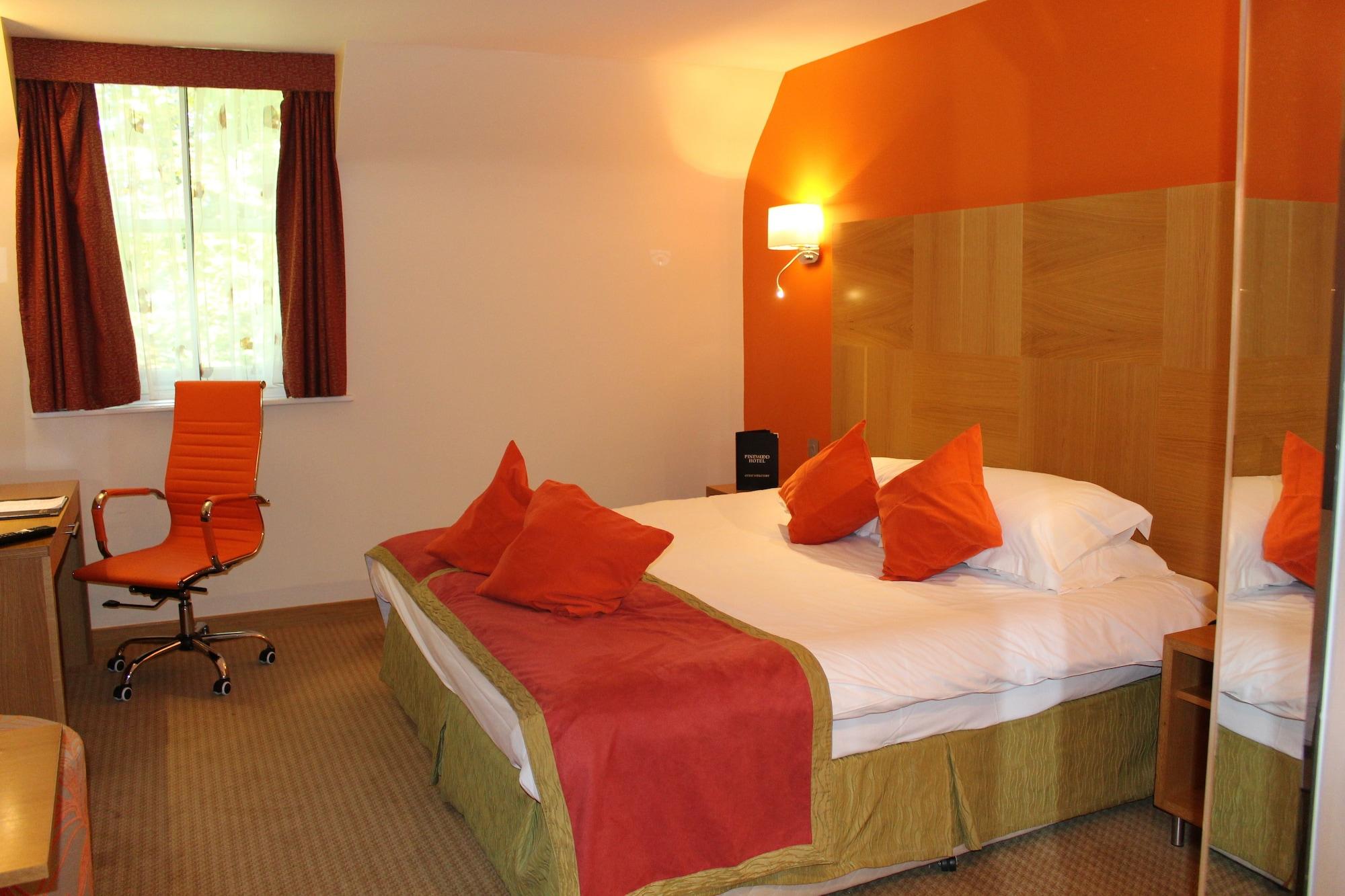 The Pinewood Hotel Slough Buitenkant foto