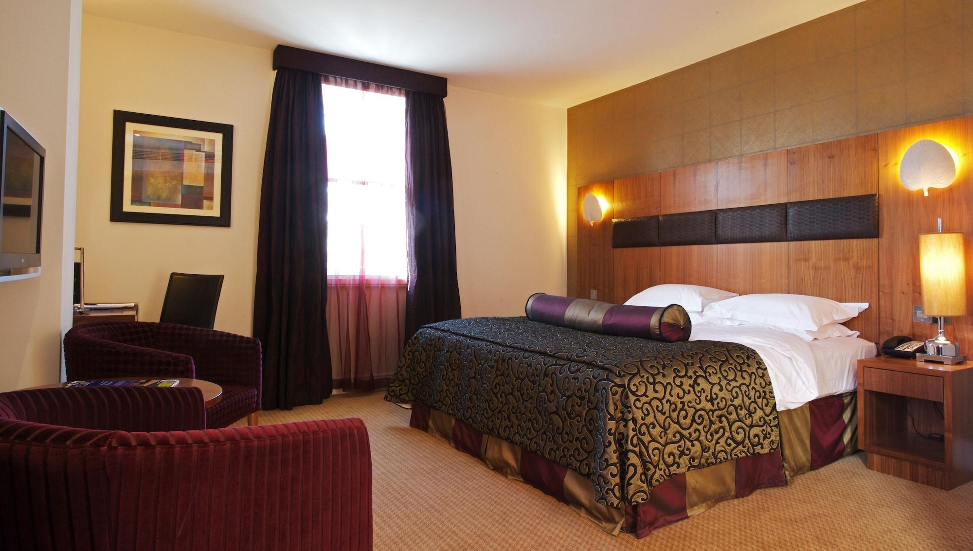 The Pinewood Hotel Slough Buitenkant foto