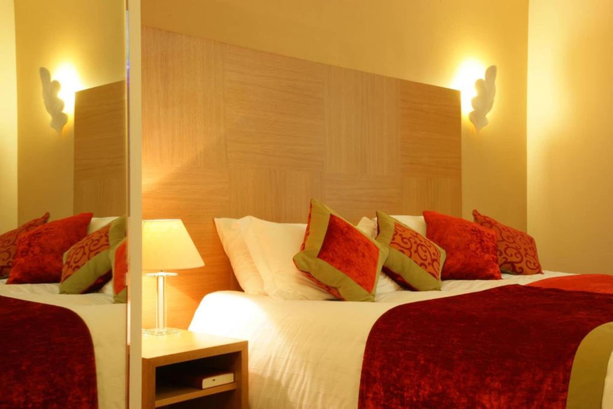 The Pinewood Hotel Slough Buitenkant foto