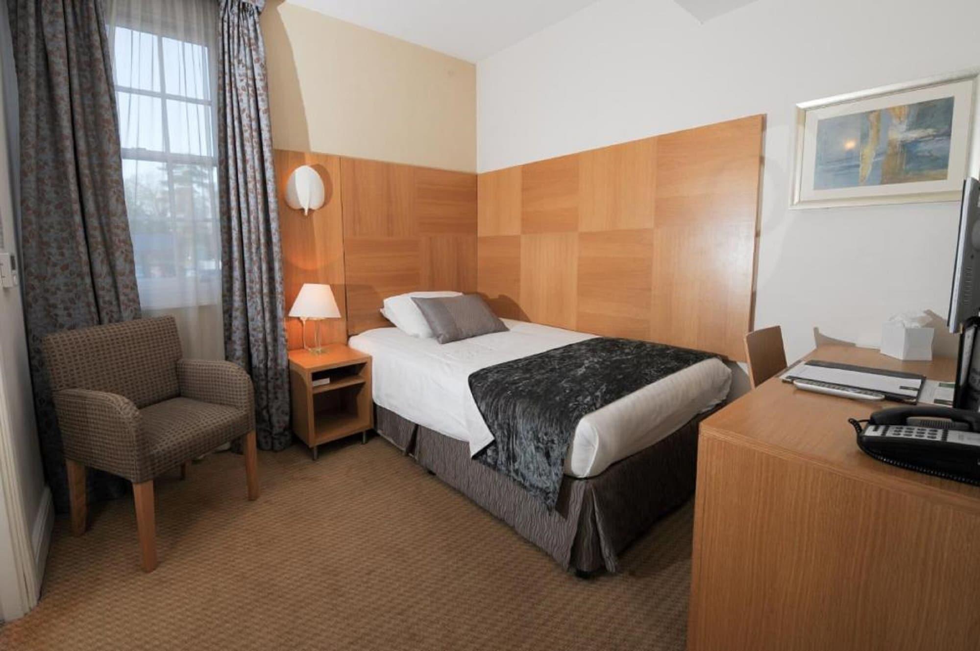 The Pinewood Hotel Slough Buitenkant foto