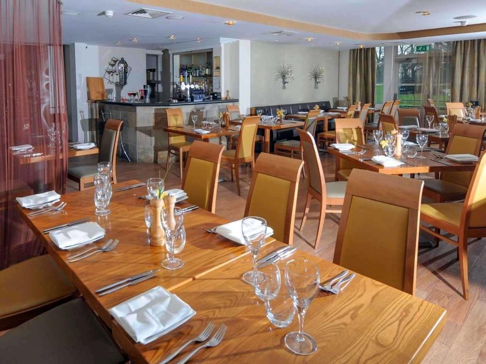 The Pinewood Hotel Slough Buitenkant foto