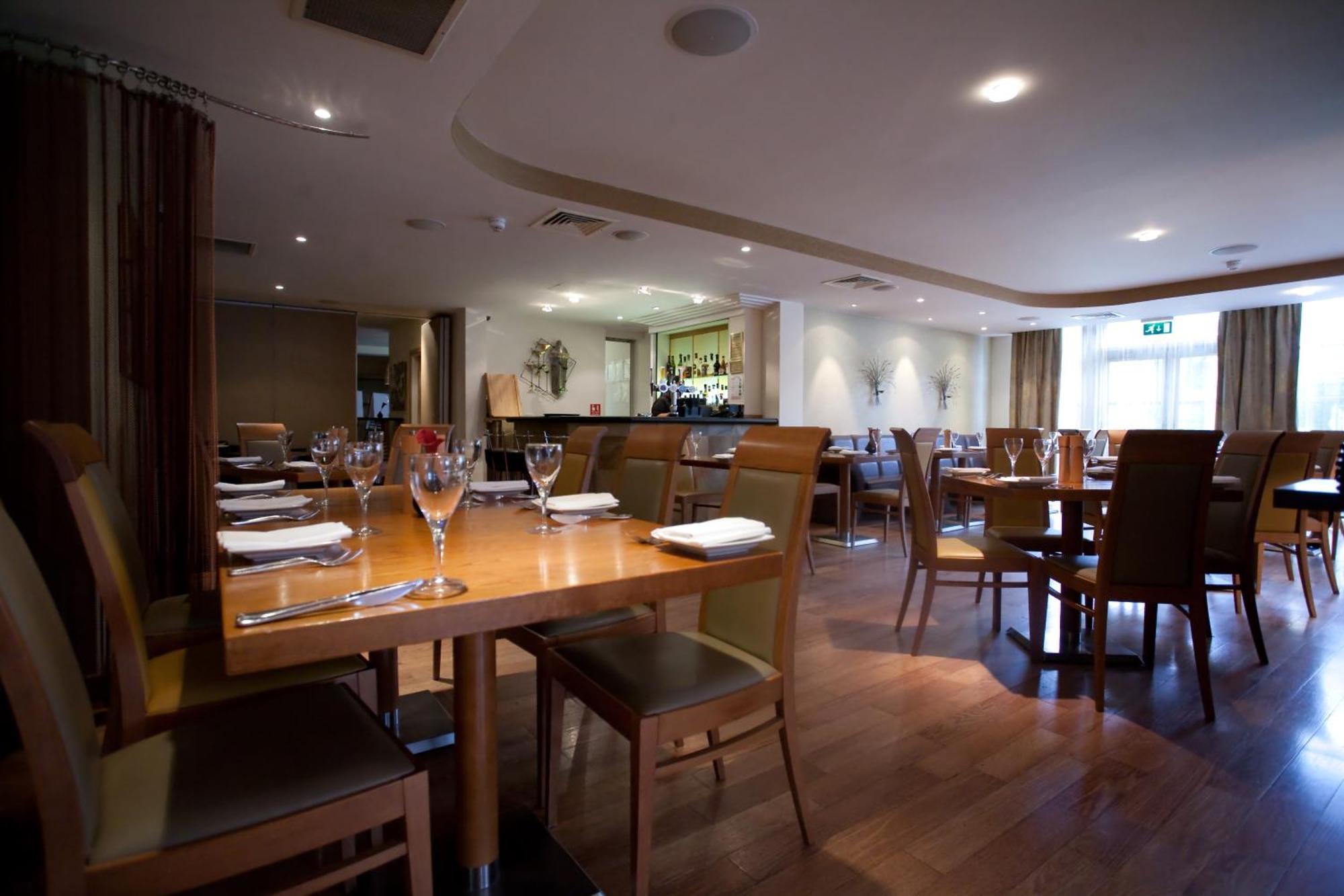 The Pinewood Hotel Slough Buitenkant foto