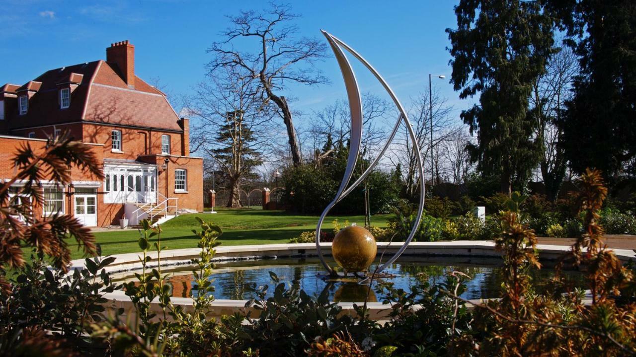 The Pinewood Hotel Slough Buitenkant foto