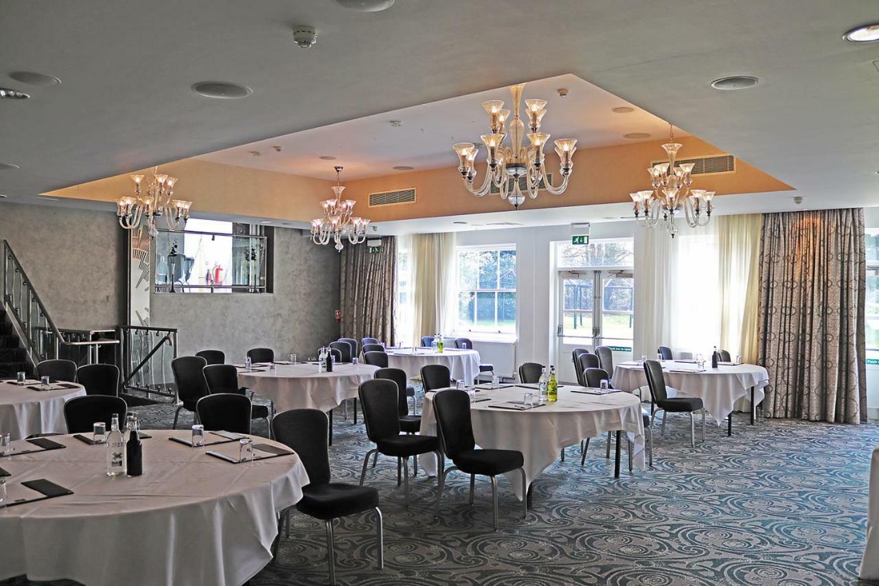 The Pinewood Hotel Slough Buitenkant foto