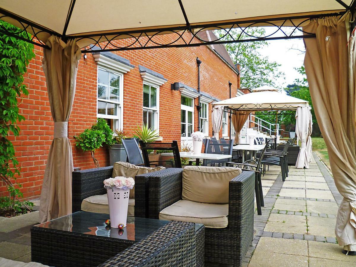 The Pinewood Hotel Slough Buitenkant foto