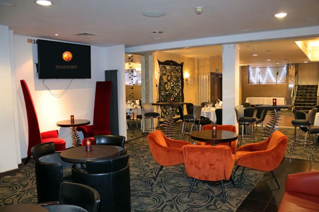 The Pinewood Hotel Slough Buitenkant foto