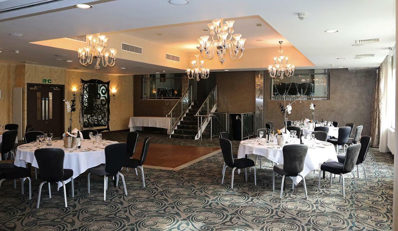 The Pinewood Hotel Slough Buitenkant foto