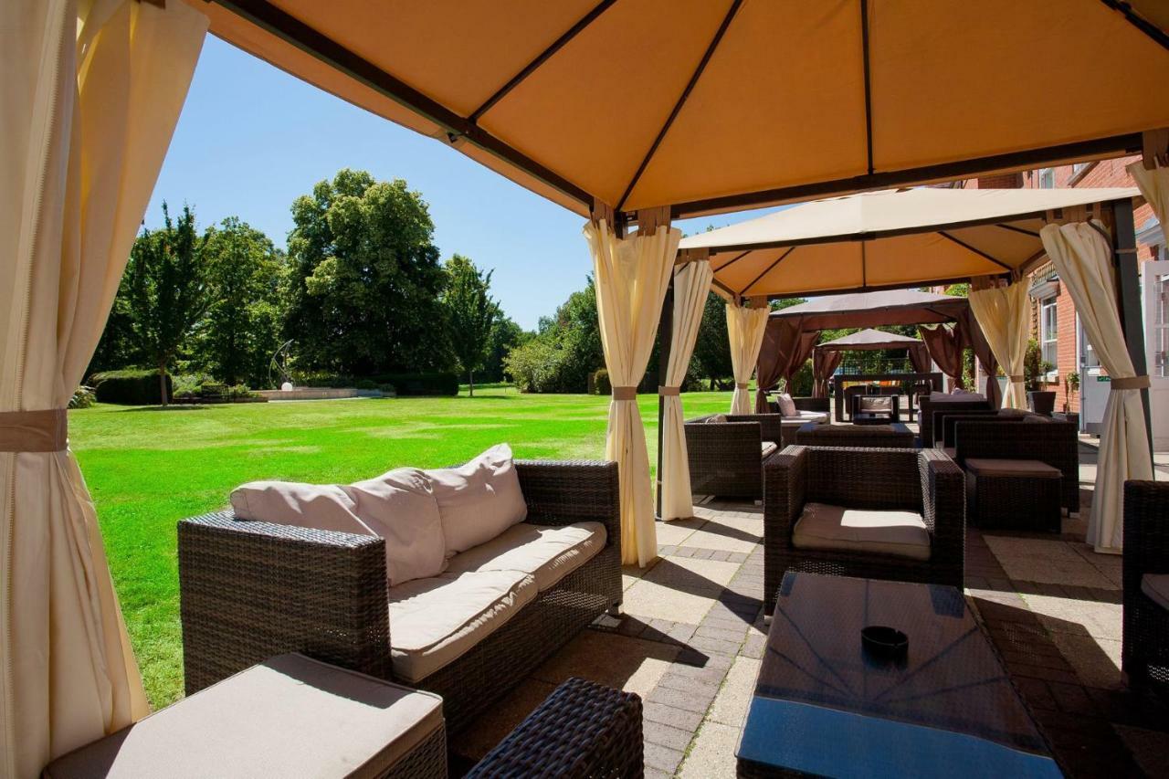 The Pinewood Hotel Slough Buitenkant foto